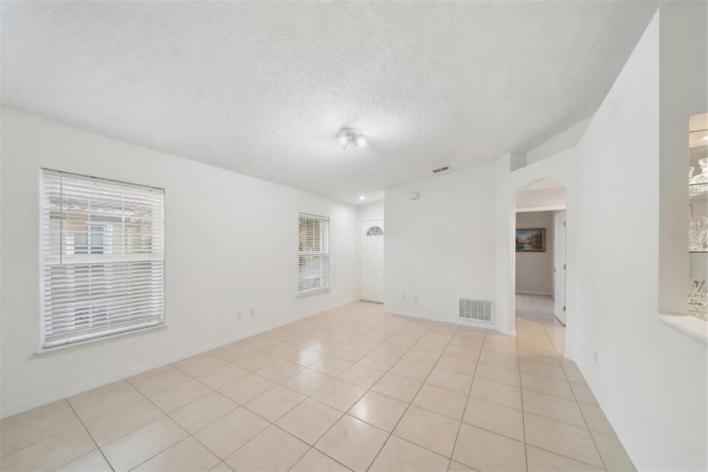 For Sale: $199,990 (3 beds, 2 baths, 1136 Square Feet)