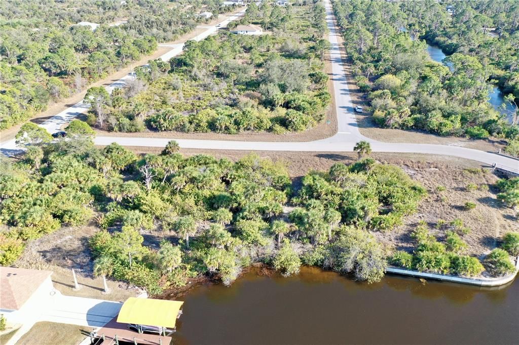 На продажу: $108,000 (0.23 acres)