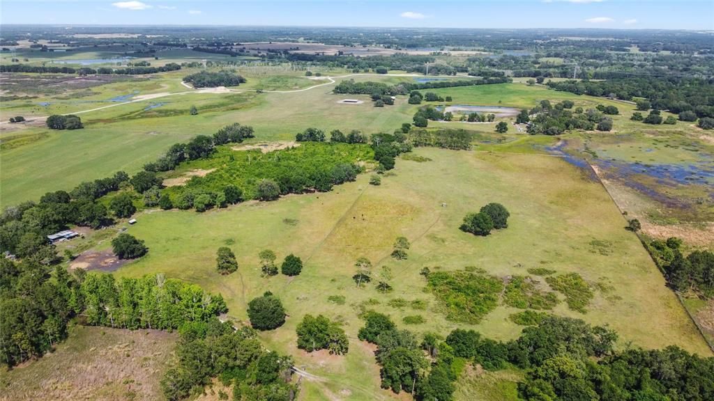 На продажу: $2,000,000 (48.08 acres)