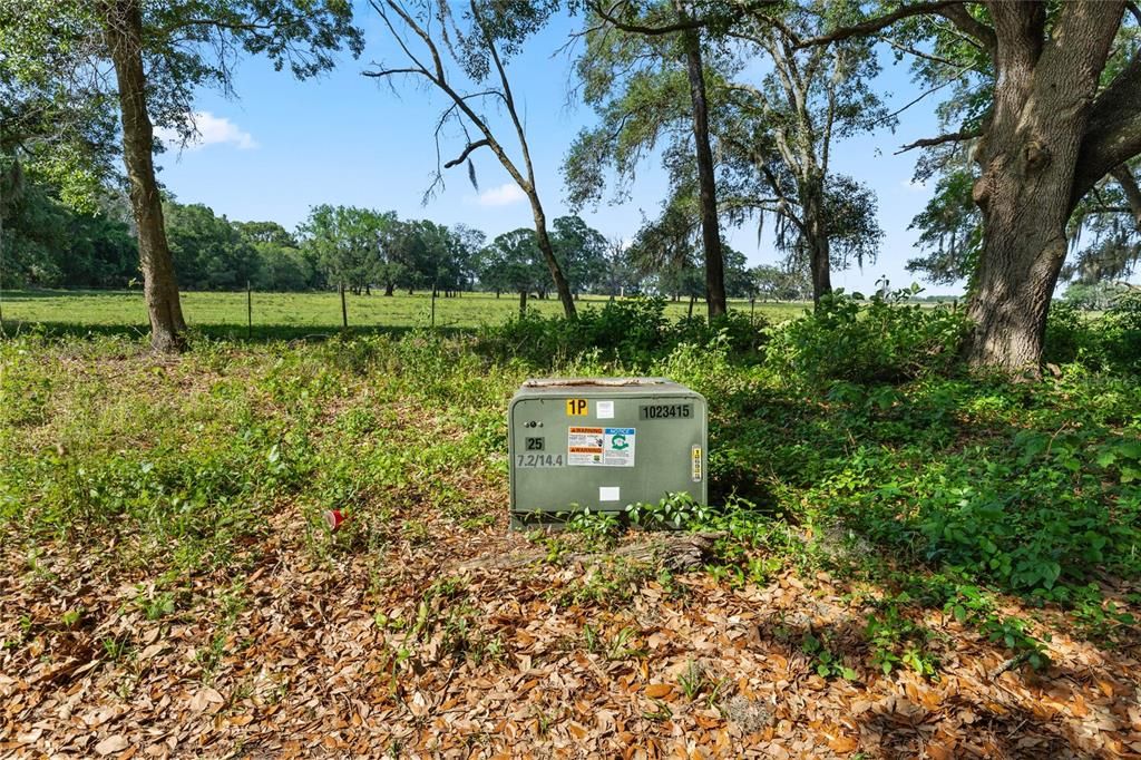 На продажу: $2,000,000 (48.08 acres)