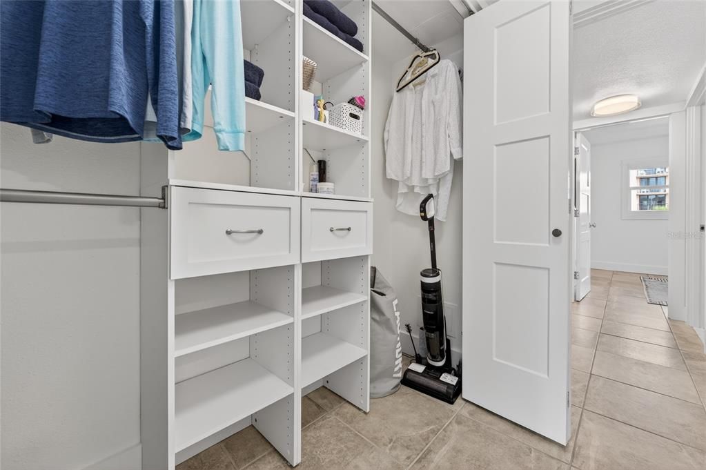 Active With Contract: $599,000 (2 beds, 2 baths, 992 Square Feet)