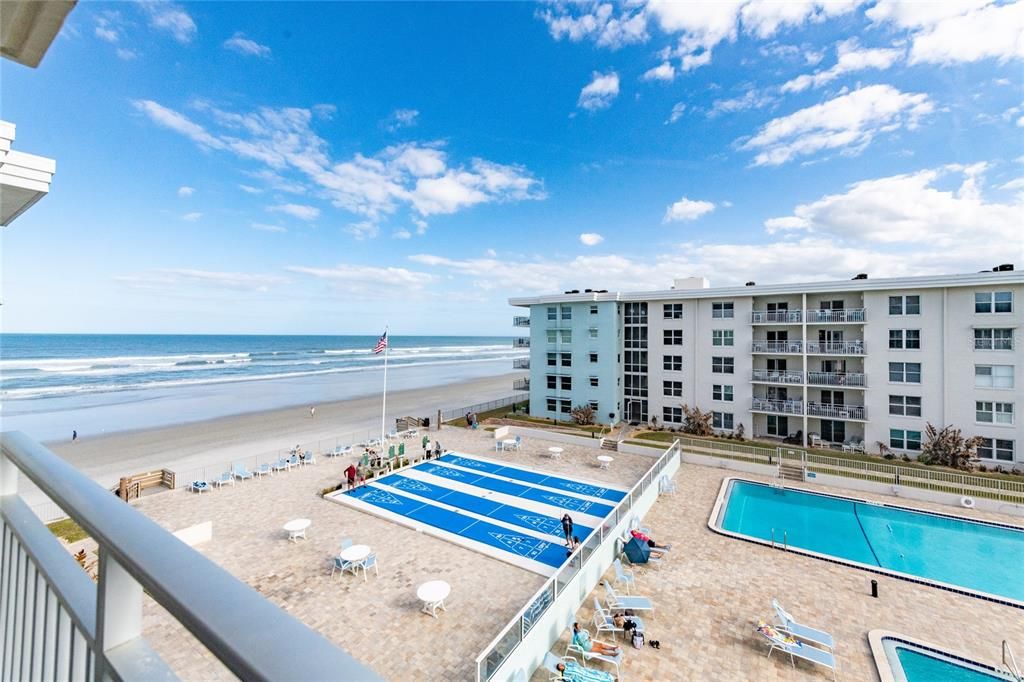 Active With Contract: $599,000 (2 beds, 2 baths, 992 Square Feet)
