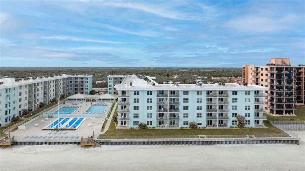 Active With Contract: $599,000 (2 beds, 2 baths, 992 Square Feet)