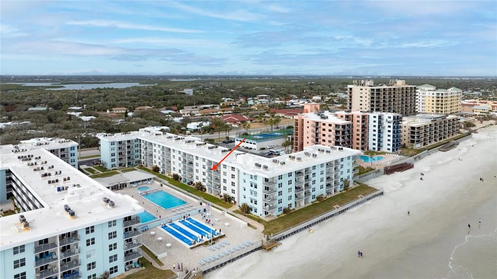 Active With Contract: $599,000 (2 beds, 2 baths, 992 Square Feet)