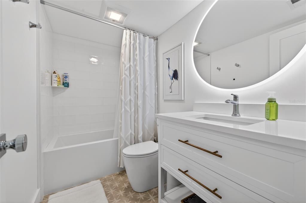 Active With Contract: $599,000 (2 beds, 2 baths, 992 Square Feet)