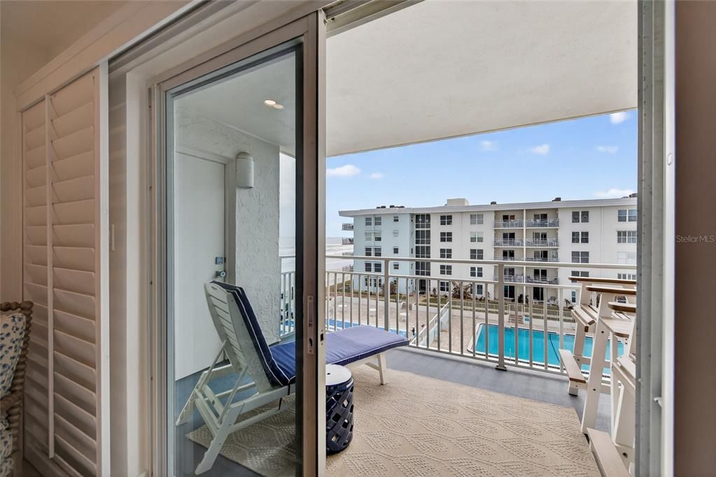 Active With Contract: $599,000 (2 beds, 2 baths, 992 Square Feet)