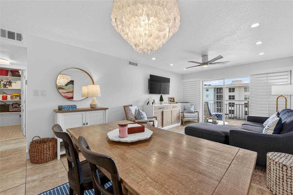 Active With Contract: $599,000 (2 beds, 2 baths, 992 Square Feet)