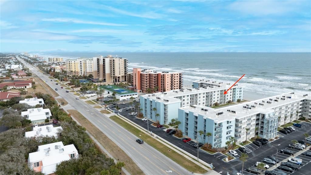 Active With Contract: $599,000 (2 beds, 2 baths, 992 Square Feet)