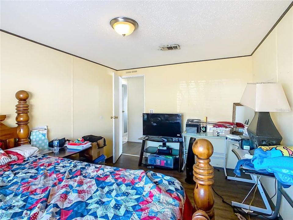 Activo con contrato: $204,900 (4 camas, 2 baños, 1728 Pies cuadrados)