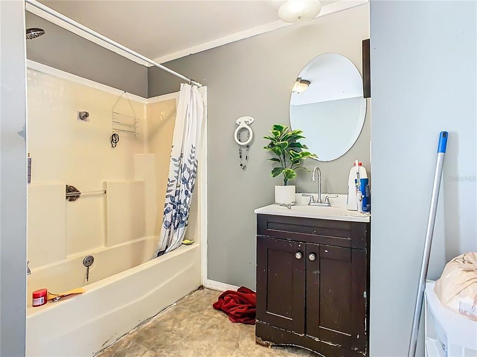 Activo con contrato: $204,900 (4 camas, 2 baños, 1728 Pies cuadrados)