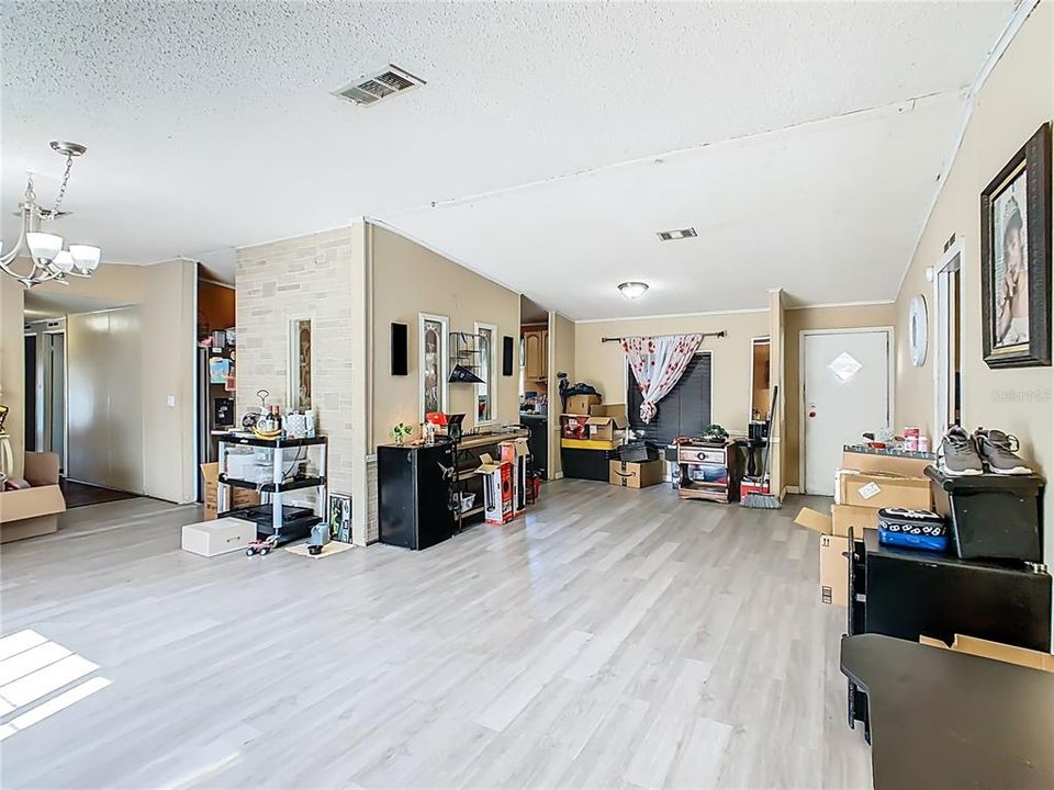Activo con contrato: $204,900 (4 camas, 2 baños, 1728 Pies cuadrados)