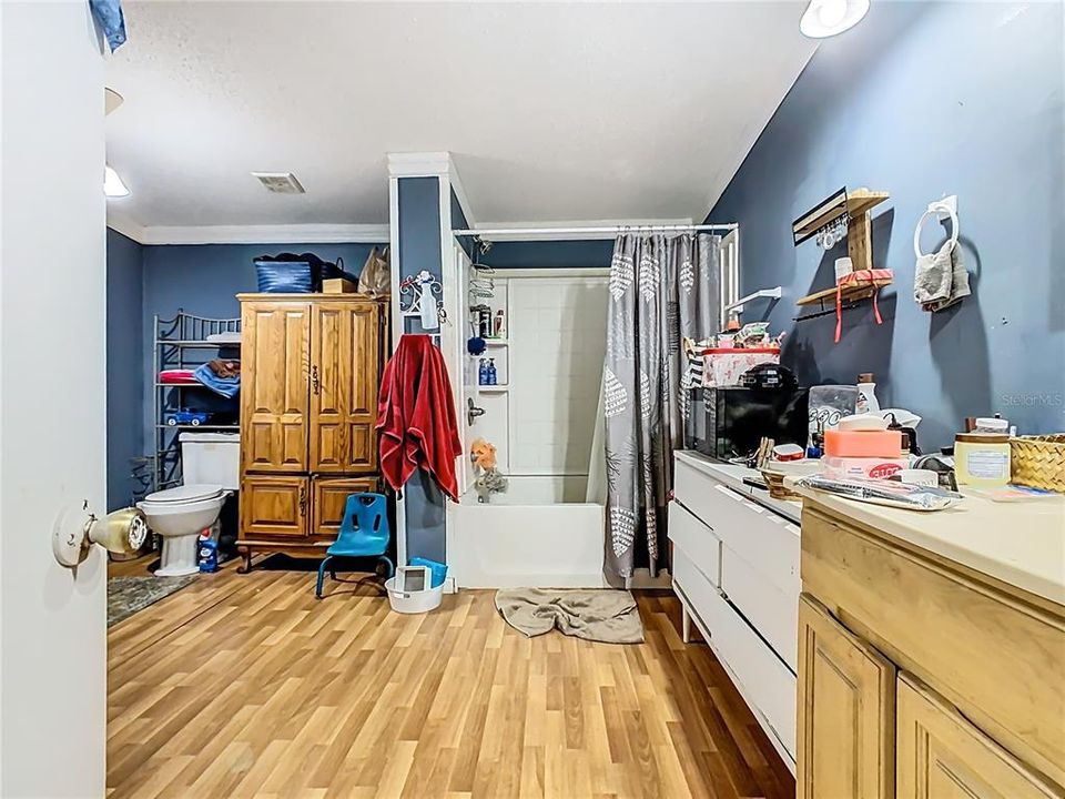 Activo con contrato: $204,900 (4 camas, 2 baños, 1728 Pies cuadrados)