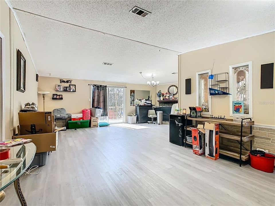 Activo con contrato: $204,900 (4 camas, 2 baños, 1728 Pies cuadrados)