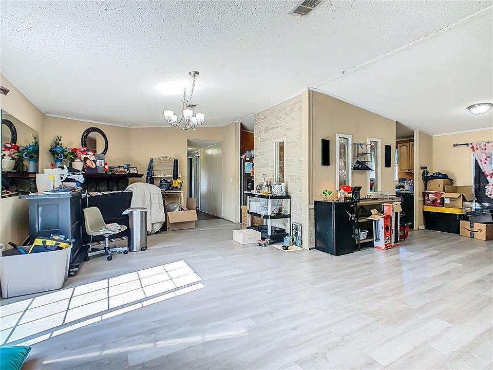 Activo con contrato: $204,900 (4 camas, 2 baños, 1728 Pies cuadrados)