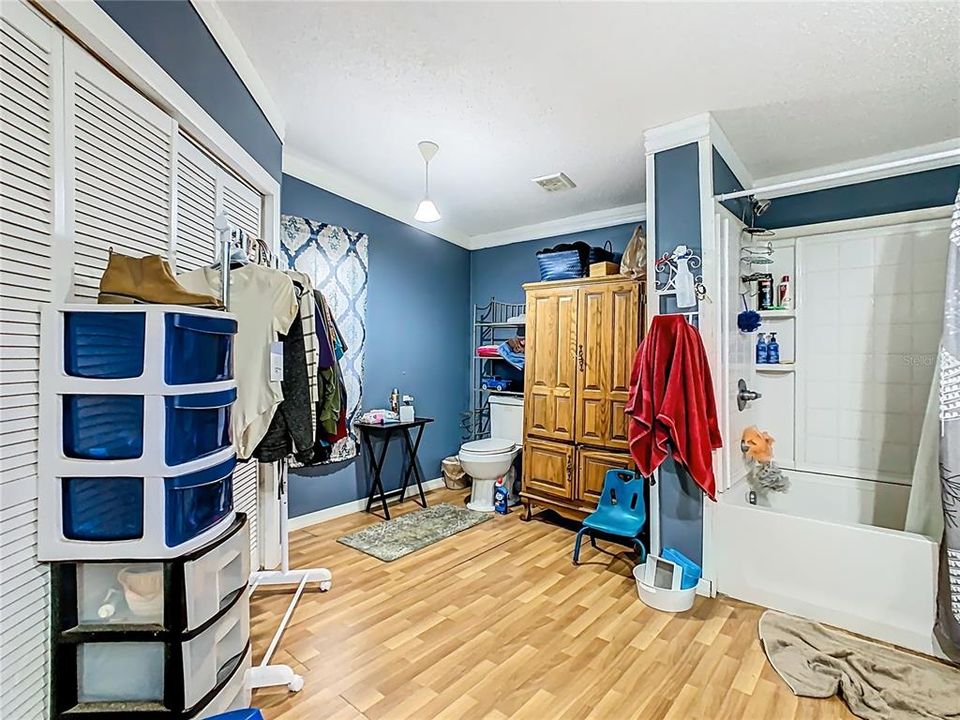 Activo con contrato: $204,900 (4 camas, 2 baños, 1728 Pies cuadrados)