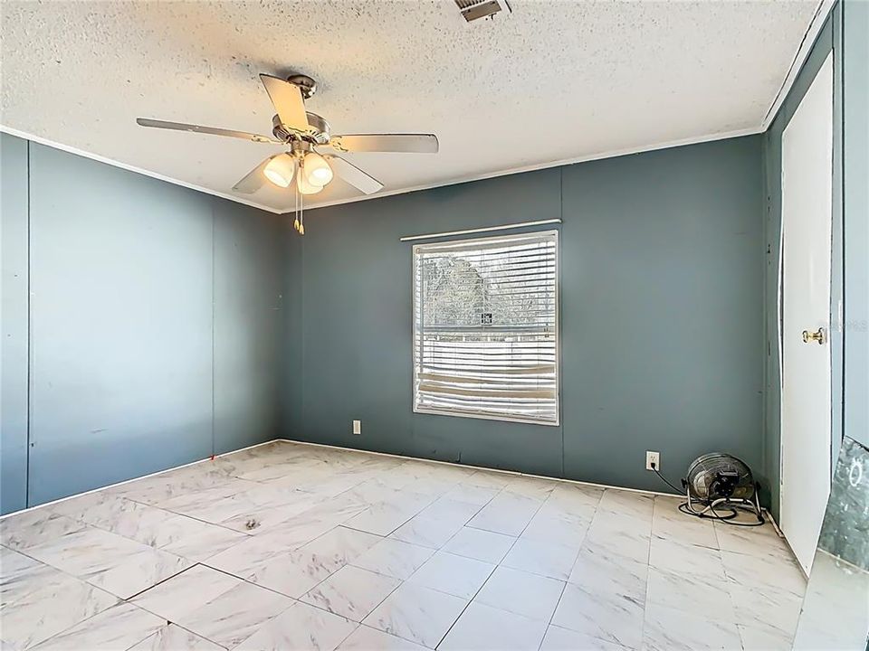 Activo con contrato: $204,900 (4 camas, 2 baños, 1728 Pies cuadrados)