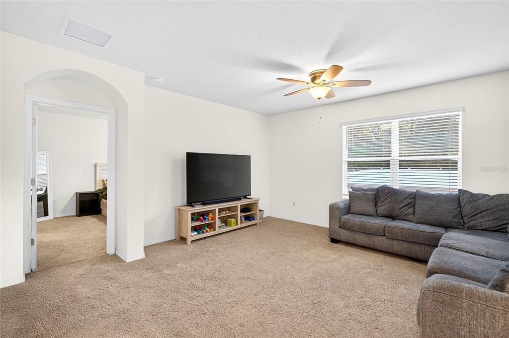 For Sale: $329,000 (4 beds, 2 baths, 1827 Square Feet)