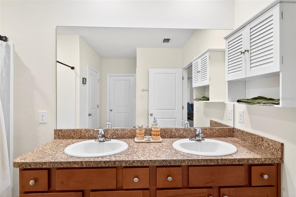 For Sale: $329,000 (4 beds, 2 baths, 1827 Square Feet)