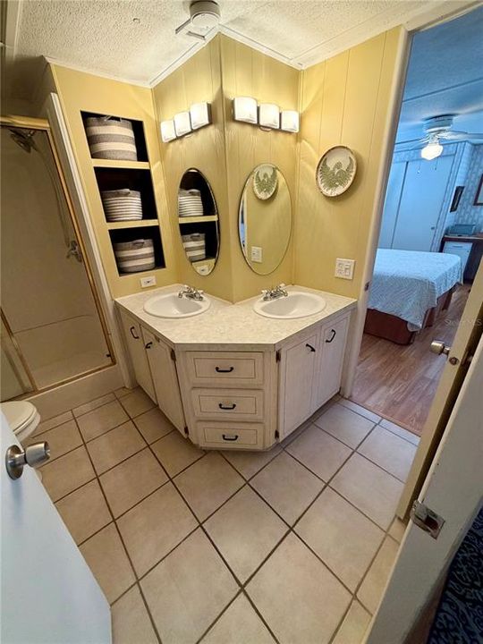 Active With Contract: $64,900 (2 beds, 1 baths, 576 Square Feet)