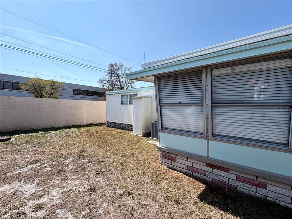 Active With Contract: $64,900 (2 beds, 1 baths, 576 Square Feet)