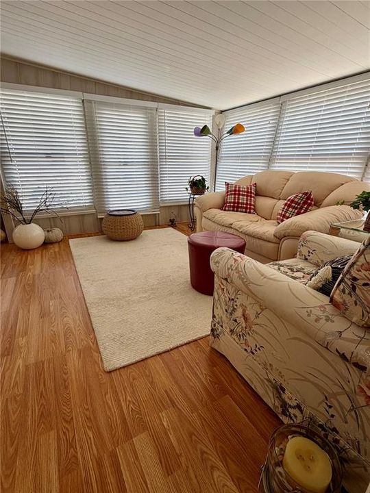 Active With Contract: $64,900 (2 beds, 1 baths, 576 Square Feet)
