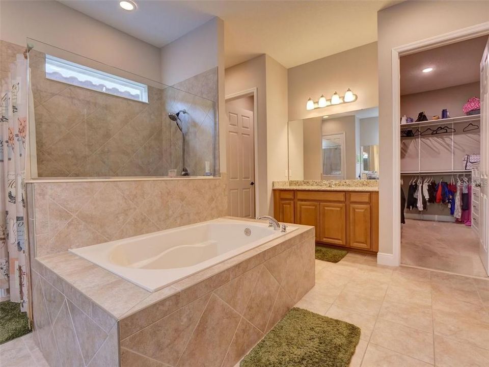 En Venta: $849,000 (5 camas, 3 baños, 4140 Pies cuadrados)