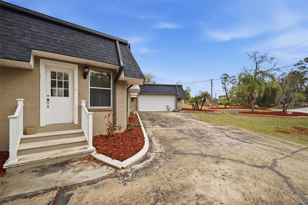 For Sale: $580,000 (5 beds, 3 baths, 2720 Square Feet)