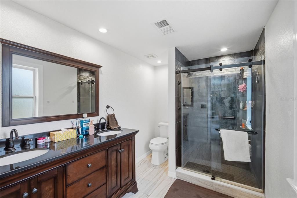 For Sale: $580,000 (5 beds, 3 baths, 2720 Square Feet)