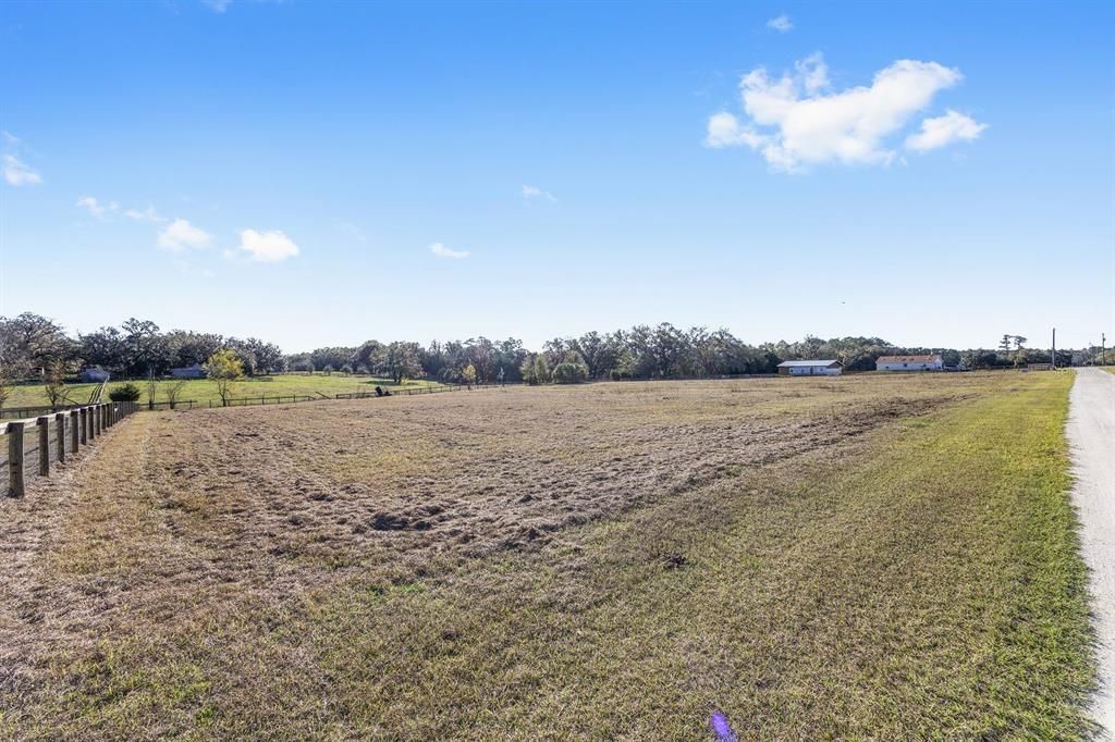 待售: $159,900 (3.21 acres)