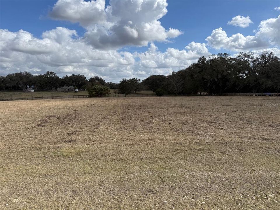 待售: $159,900 (3.21 acres)