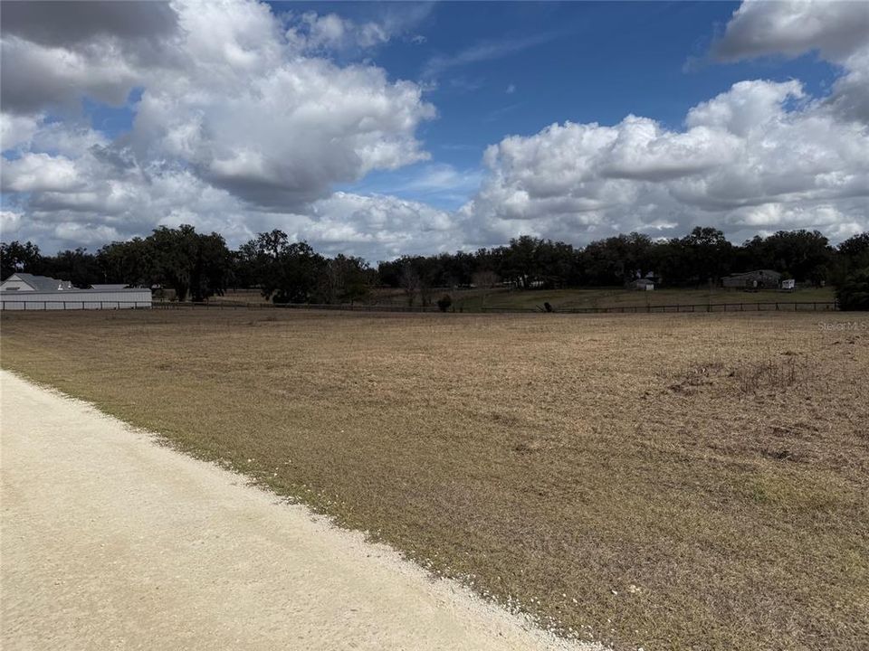 待售: $159,900 (3.21 acres)