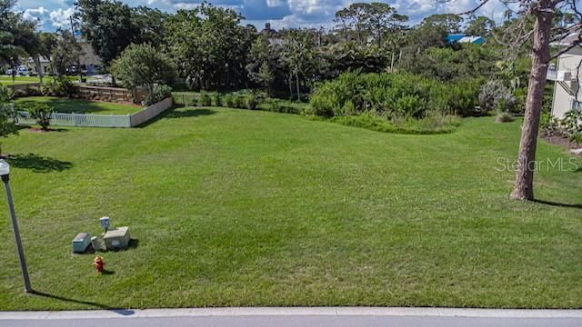 На продажу: $175,000 (0.44 acres)