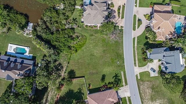 На продажу: $175,000 (0.44 acres)