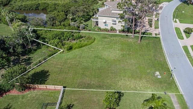 На продажу: $175,000 (0.44 acres)