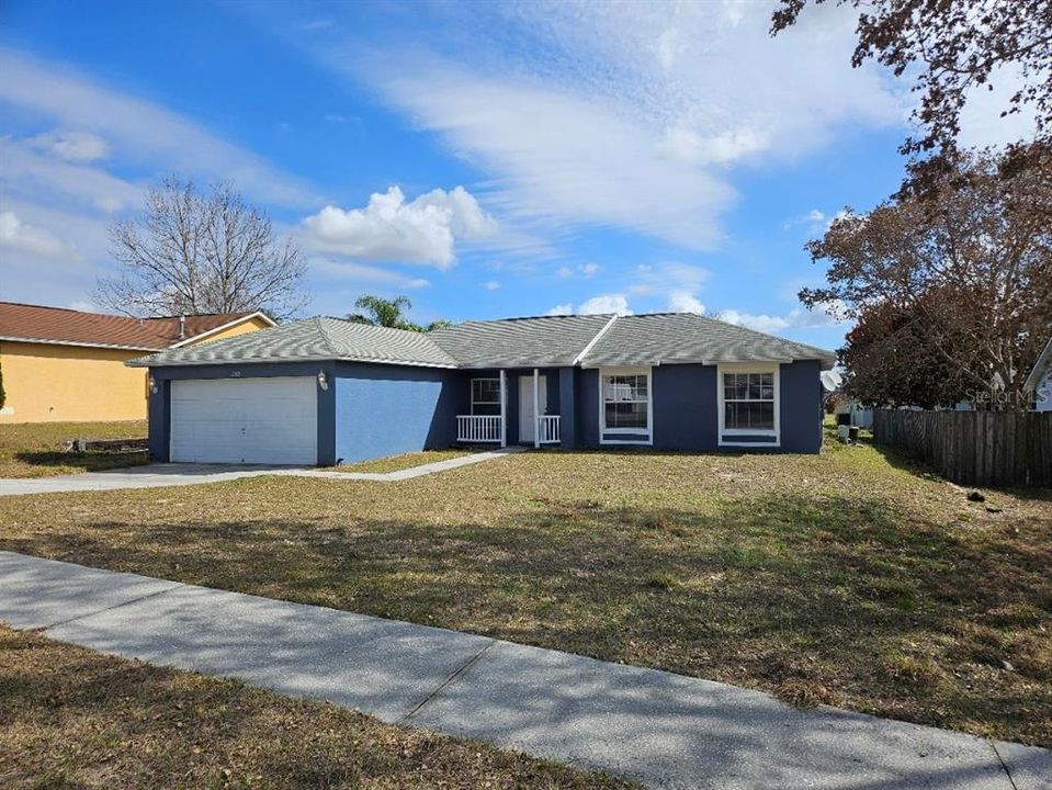 Activo con contrato: $289,900 (3 camas, 2 baños, 1332 Pies cuadrados)