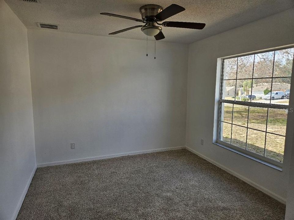 Activo con contrato: $289,900 (3 camas, 2 baños, 1332 Pies cuadrados)