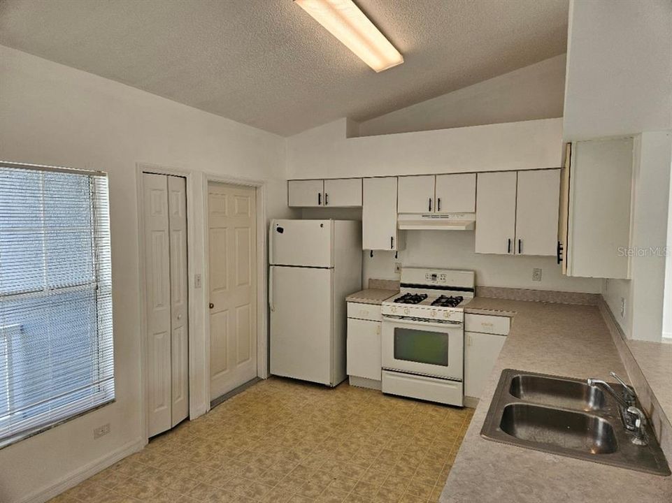 Activo con contrato: $289,900 (3 camas, 2 baños, 1332 Pies cuadrados)