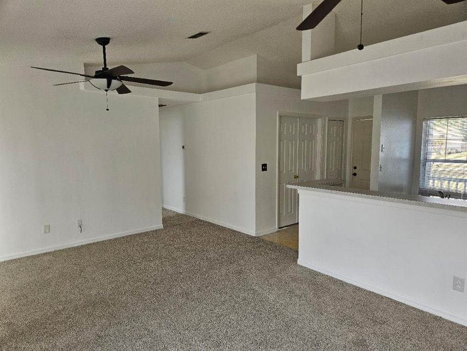 Activo con contrato: $289,900 (3 camas, 2 baños, 1332 Pies cuadrados)