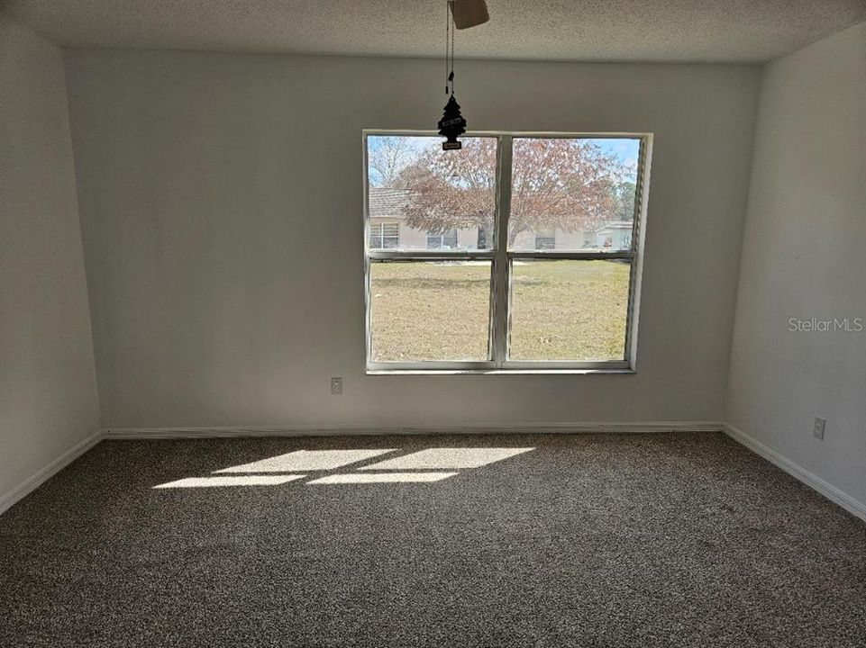 Activo con contrato: $289,900 (3 camas, 2 baños, 1332 Pies cuadrados)