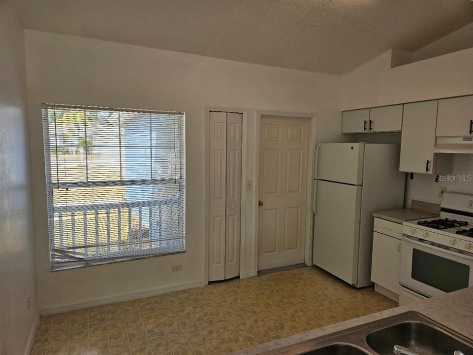 Activo con contrato: $289,900 (3 camas, 2 baños, 1332 Pies cuadrados)