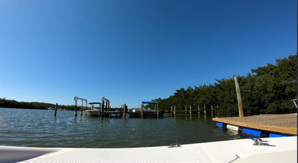 待售: $900,000 (3.41 acres)