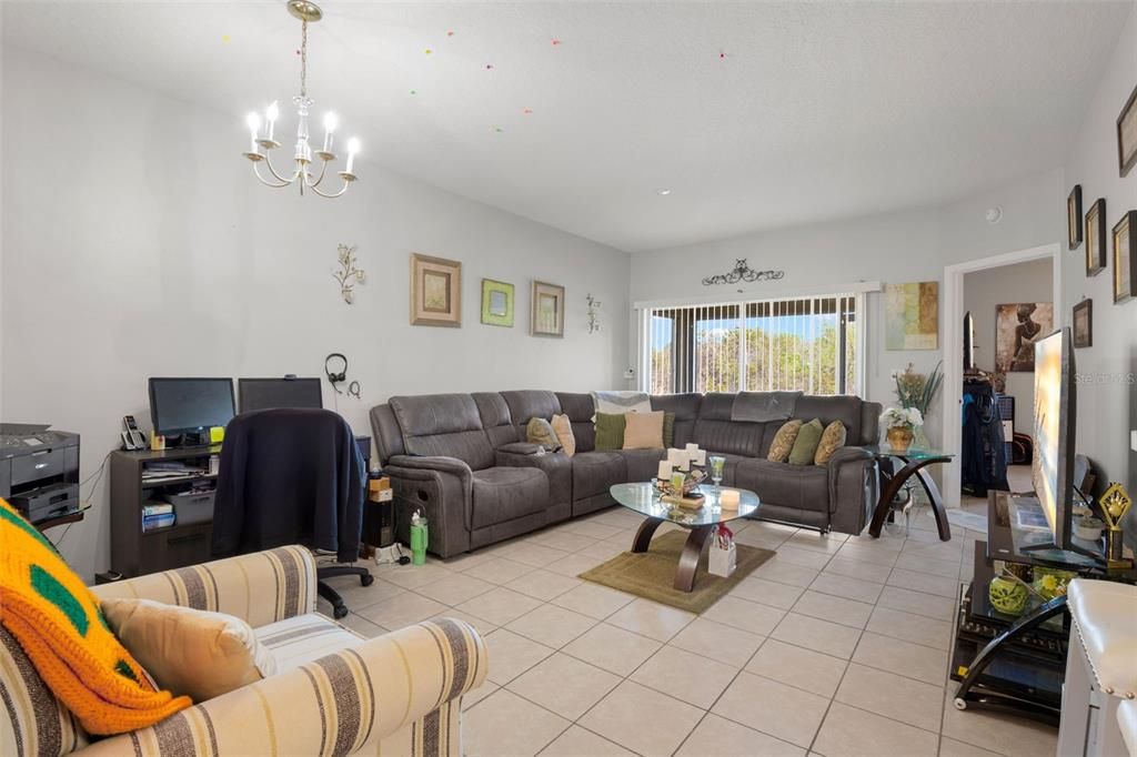 For Sale: $175,000 (3 beds, 2 baths, 1151 Square Feet)