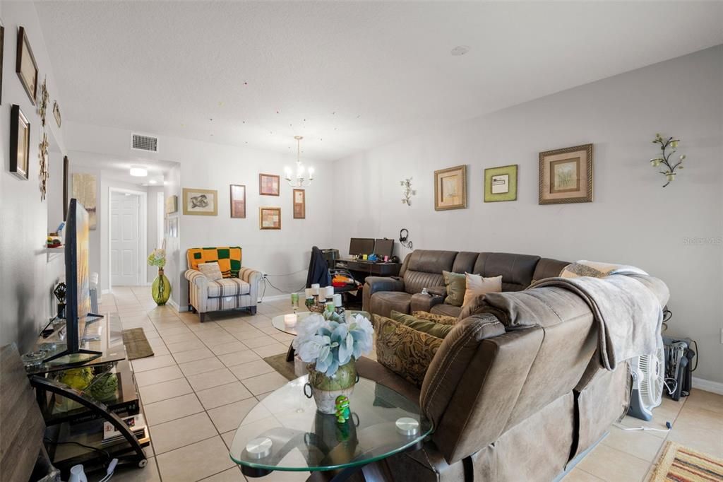 For Sale: $175,000 (3 beds, 2 baths, 1151 Square Feet)