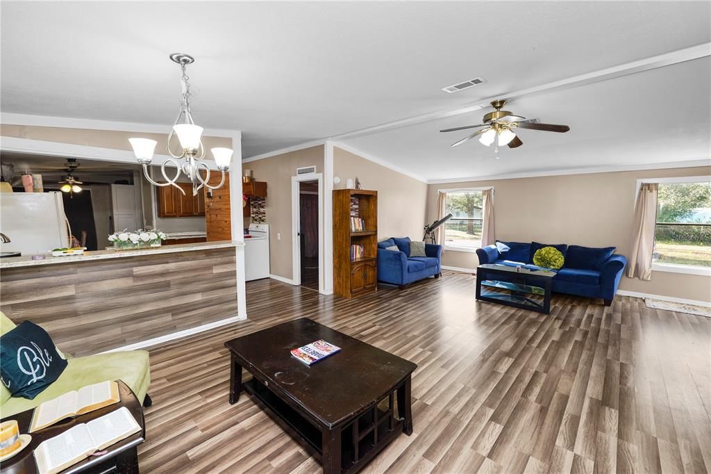 For Sale: $195,000 (3 beds, 2 baths, 1456 Square Feet)