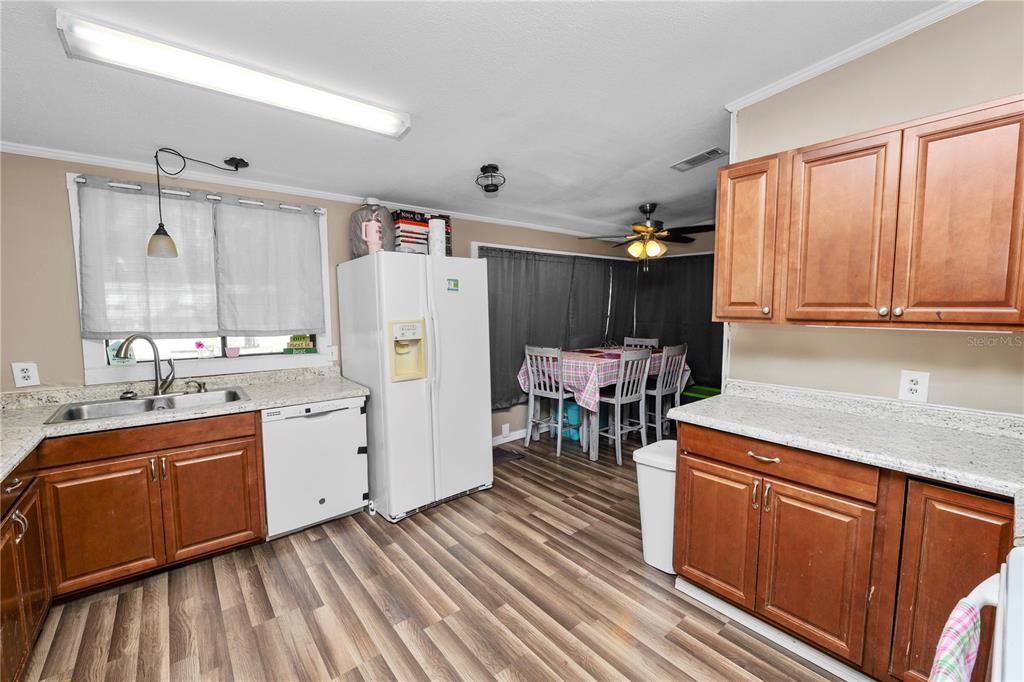 For Sale: $195,000 (3 beds, 2 baths, 1456 Square Feet)