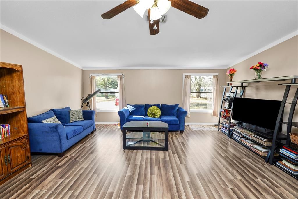 For Sale: $195,000 (3 beds, 2 baths, 1456 Square Feet)