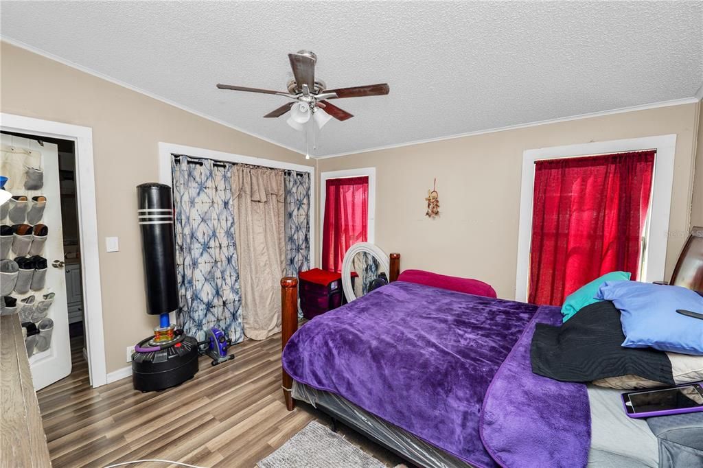 For Sale: $195,000 (3 beds, 2 baths, 1456 Square Feet)