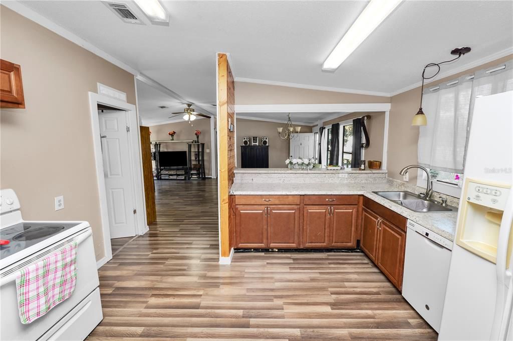For Sale: $195,000 (3 beds, 2 baths, 1456 Square Feet)