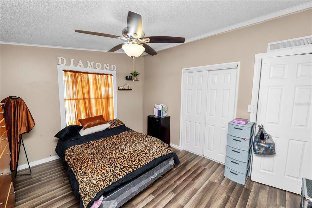 For Sale: $195,000 (3 beds, 2 baths, 1456 Square Feet)
