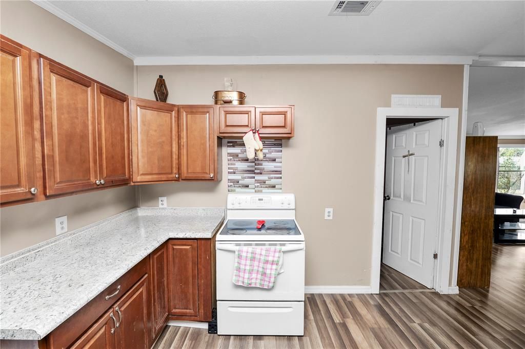 For Sale: $195,000 (3 beds, 2 baths, 1456 Square Feet)
